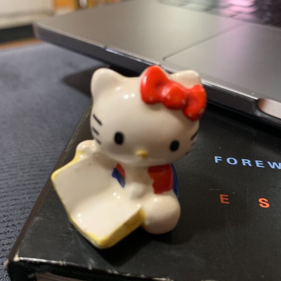 VTG Hello Kitty Ceramic Figurine Miniature 1.5" Book Reading Library 90s Sanrio - Picture 7 of 8